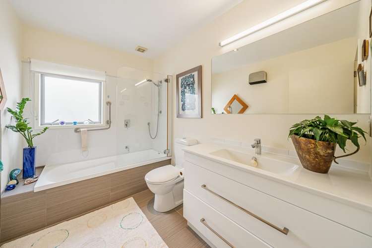 80 Saddleback Grove Karori_18