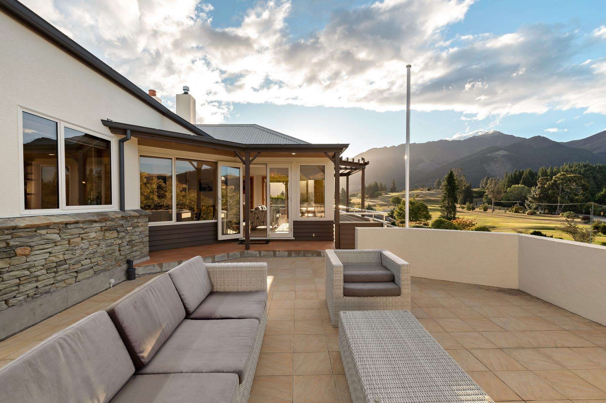 732 Peninsula Road Kelvin Heights Queenstown Houses for Sale
