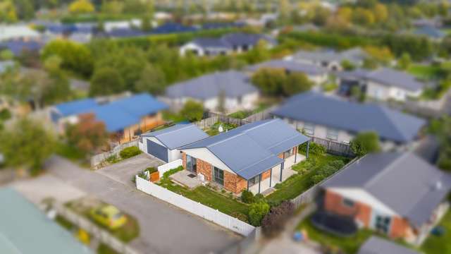 Location Convenient to Amenities - Vacant Now!!