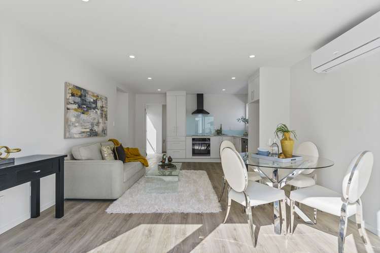 16 Paisley Street Mellons Bay_28