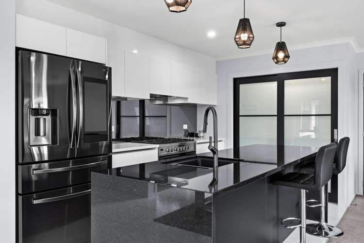 29 Hikawera Drive Frimley_8