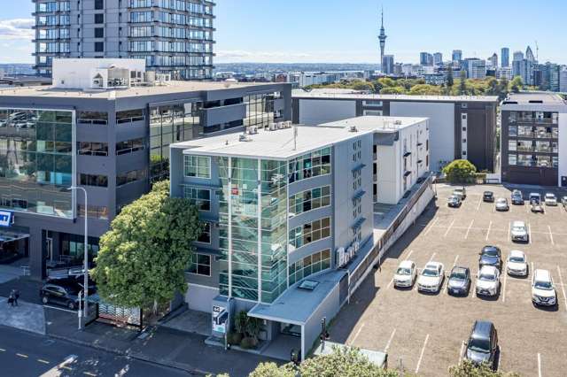 Modern, Fitted and Ready to go!