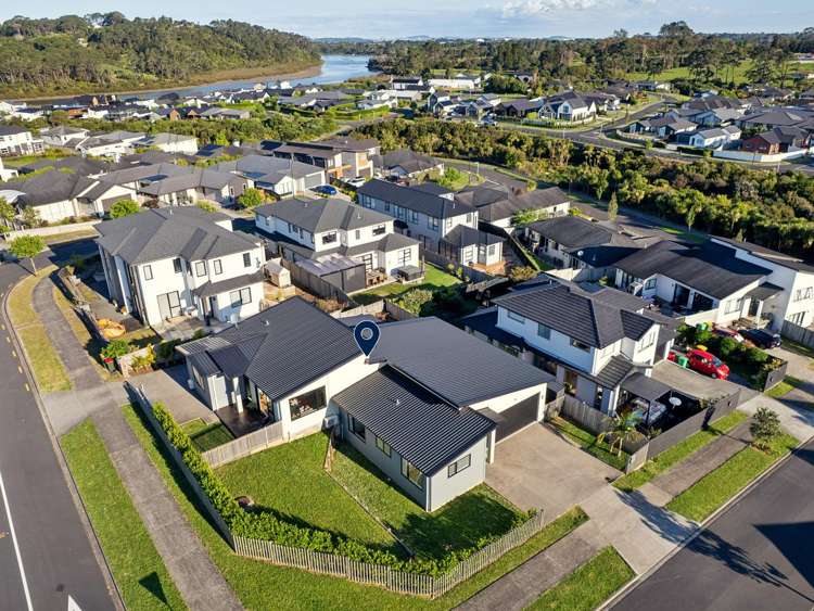 5 Byron Drury Way Riverhead_17