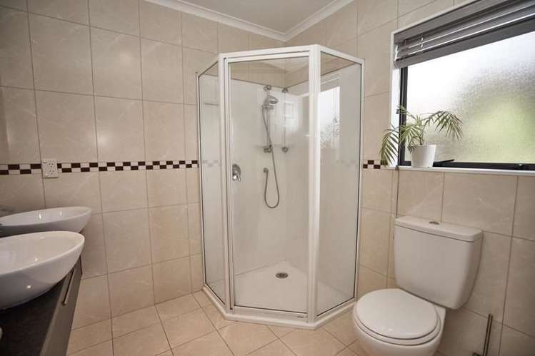 68 Roberta Crescent Orewa_11