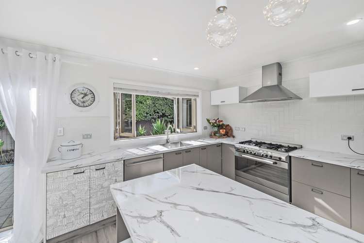 8 Excalibur Place Burwood_16