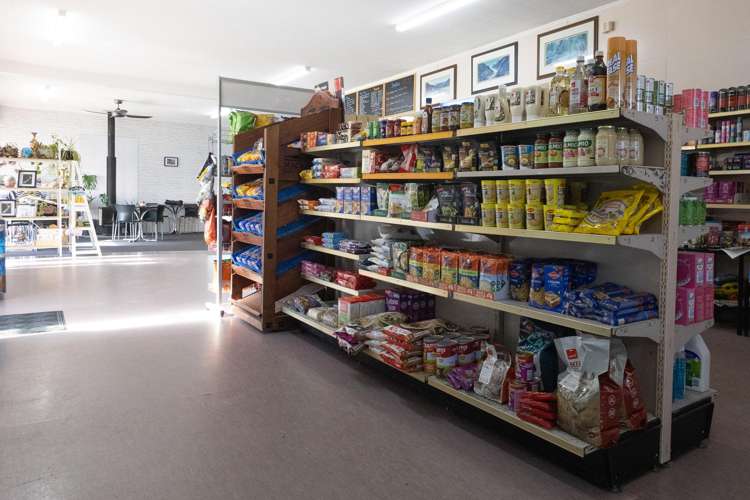 69 Main Road Whataroa_18