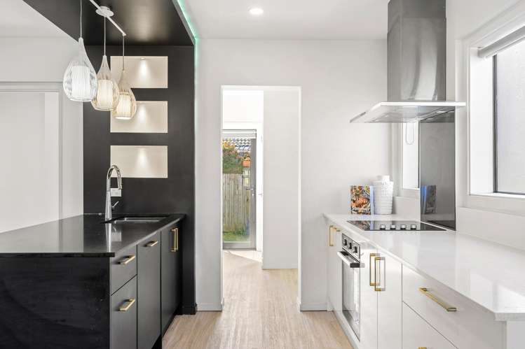 86 Racecourse Road_2