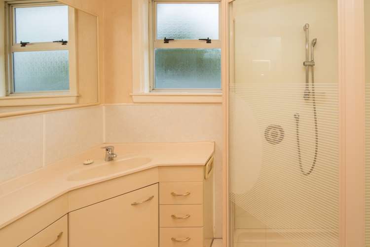 4 King Street Chertsey_12