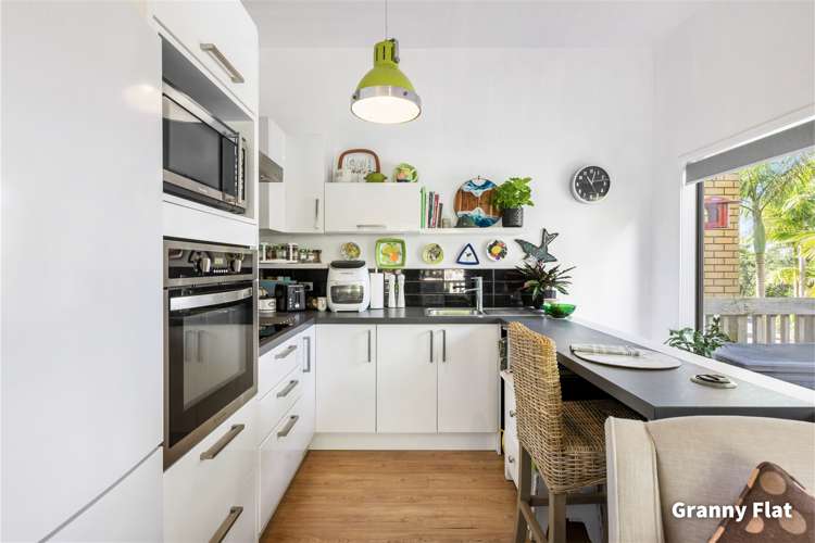 21 Cochrane Avenue Arkles Bay_21