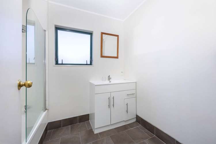 2/235 Glengarry Road Glen Eden_6