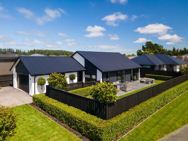 SUN-FILLED LIVING IN A PRIME POSITION!