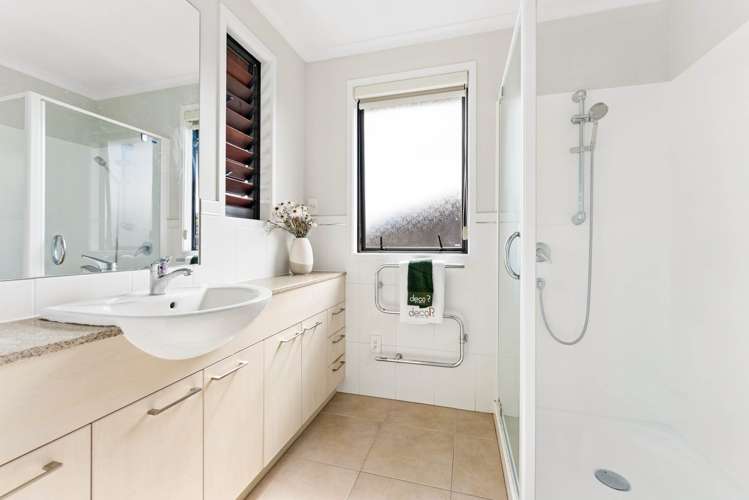 6 Ashurst Lane Greenhithe_13