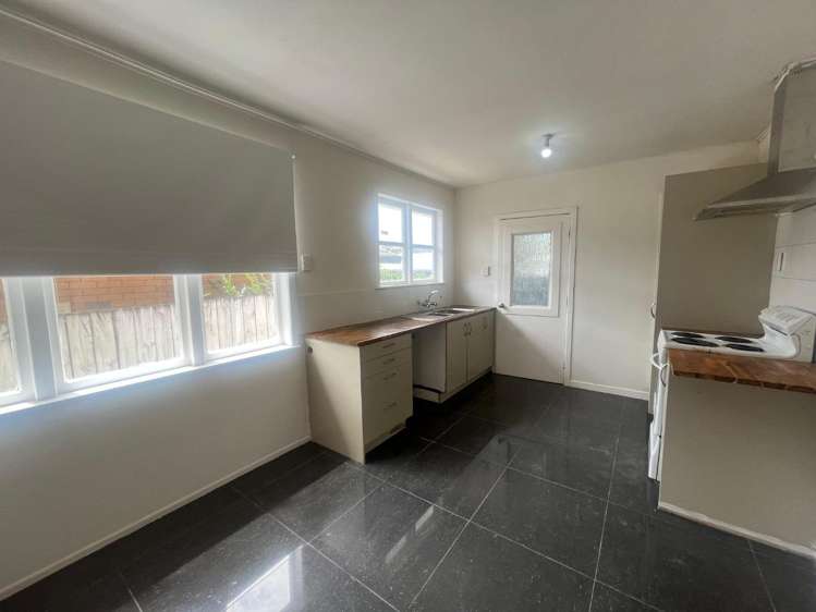 92 Portage Road New Lynn_4