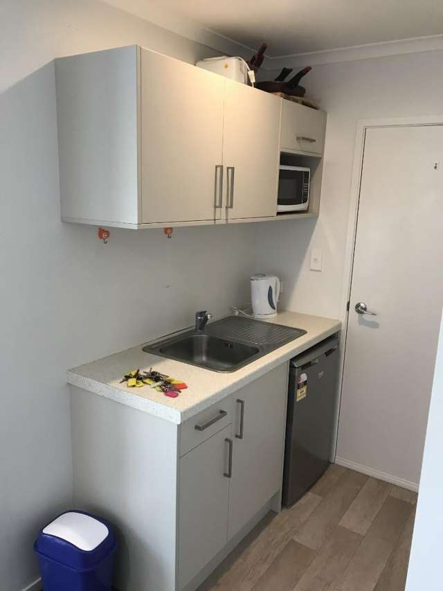 3/167 Knighton Road Hillcrest_2