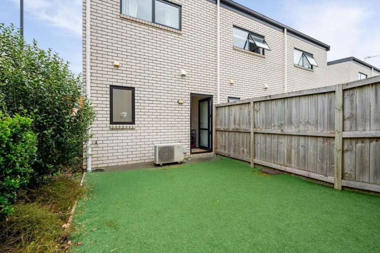 5/1 Vialou Street Hamilton Central_16