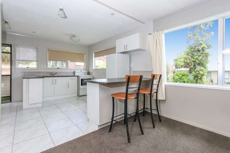 2/66 Mcleod Road Te Atatu South_4