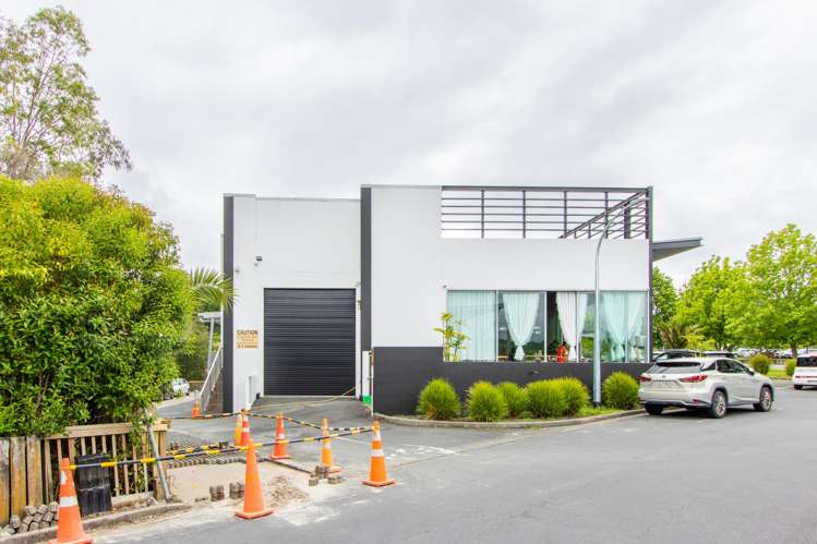 Warehouse/200 Dairy Flat Highway_0