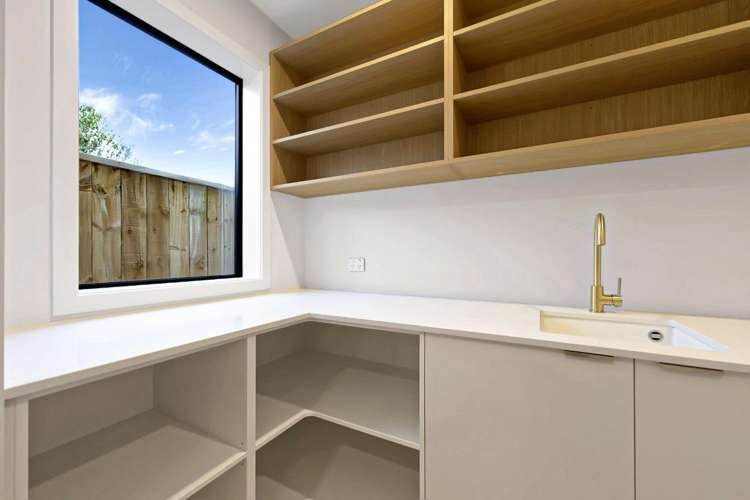 B/8 Maire Street 1378_2
