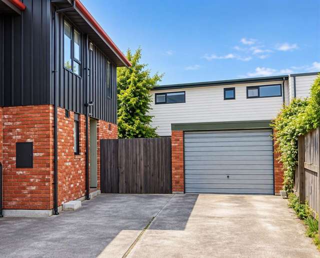 Five-bedroom flat configured for student living