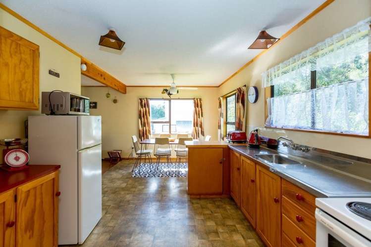 29 Tainui Street Mokau_8