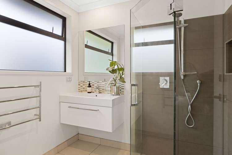 23 Waldorf Crescent Orewa_14