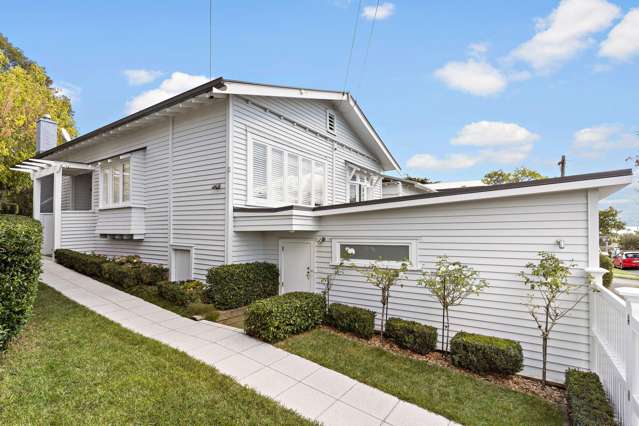 Perfect Family Living in Western Springs