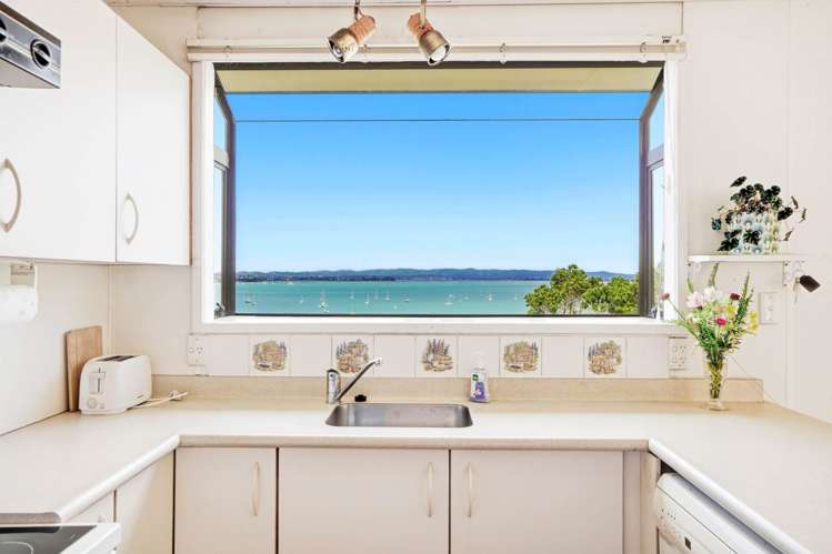 96 & 96A Queen Street Northcote Point_18