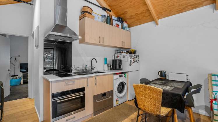 26a/135 Hallenstein Street Queenstown_6