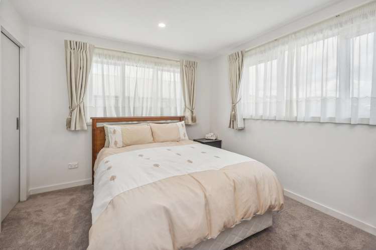 28 Magnolia Rise Waipahihi_13