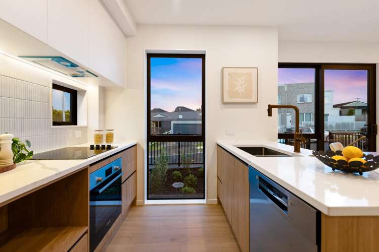 3A, 3B and 3D Towra Place Botany Downs_12