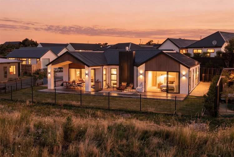 58 Les Wakefield Road_0