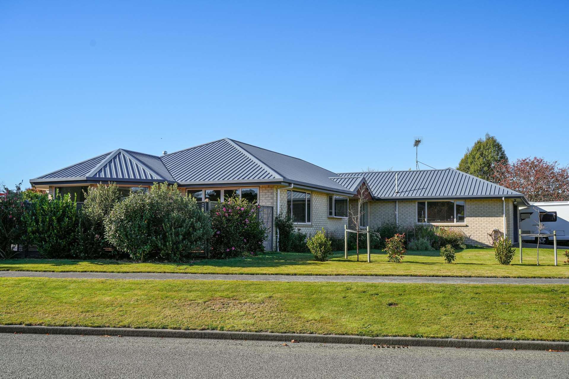 4 Devon Crescent Darfield_0
