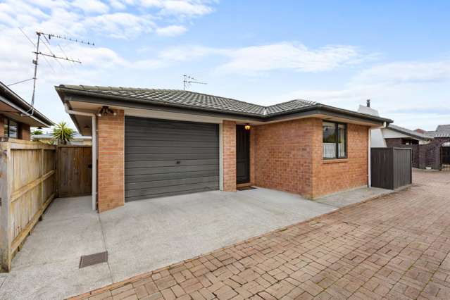 Easy Living, Beautifully Positioned!