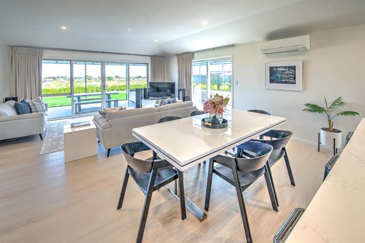 37 Magnolia Crescent Tawhero_9