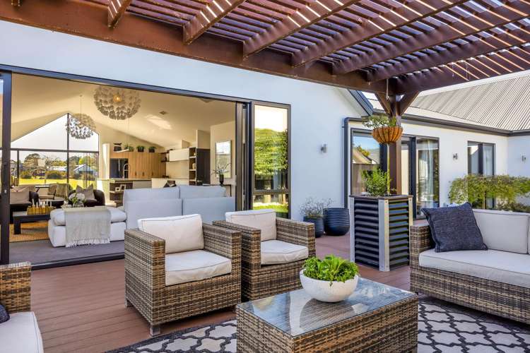 6 Waitikiri Square Parklands_21