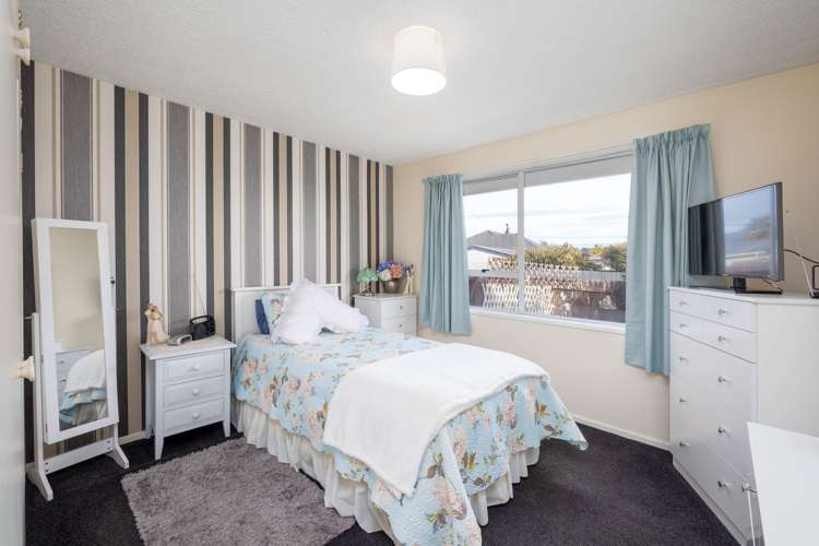 1/4 Leonie Place Aranui_6