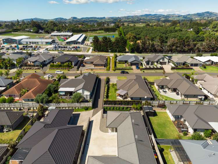 24 Benmore Crescent Pyes Pa_21