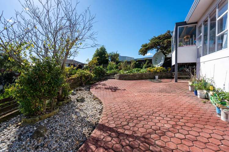 97 Easther Crescent Kew_22