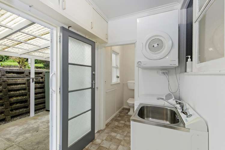 214 Waddington Drive Naenae_14