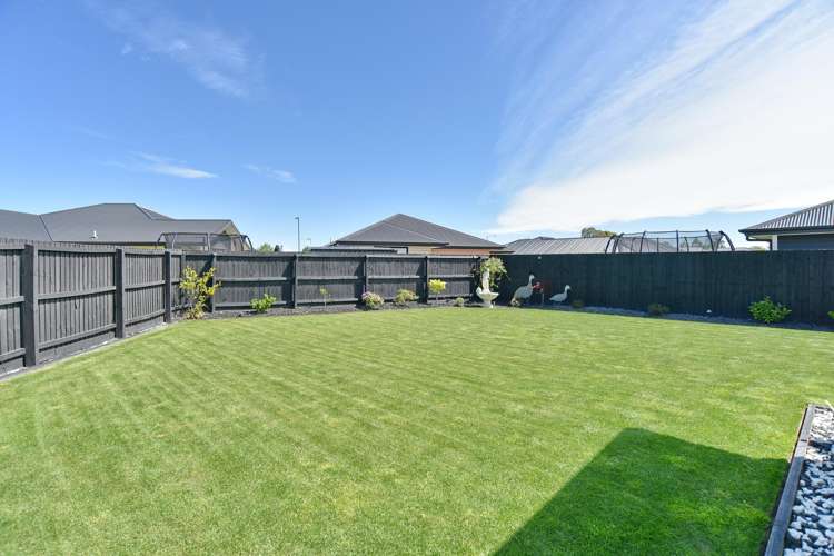 16 McQuillan Avenue Woodend_32