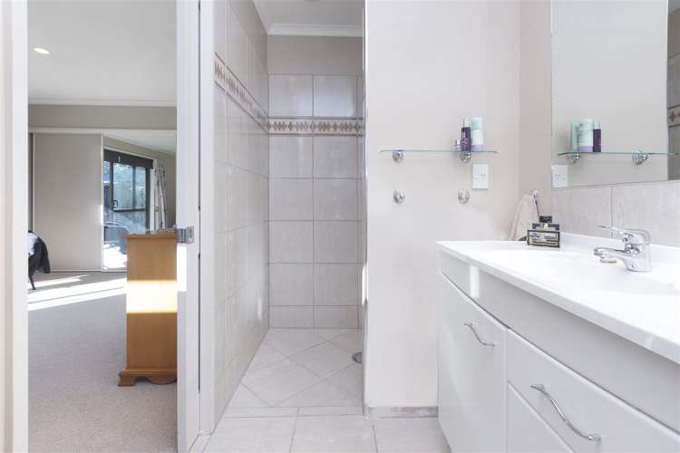 4 Vaughan Way Redwood_8