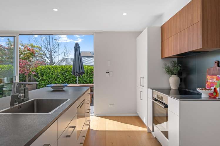 1/14 Andover Street Merivale_11