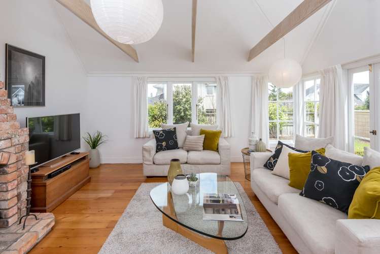 61 Beach Road Mellons Bay_6