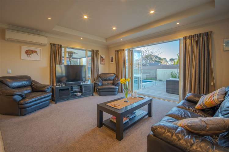 6 Benmore Gard Harewood_7