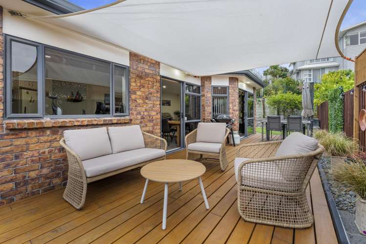 44 Chesterfield Way_2