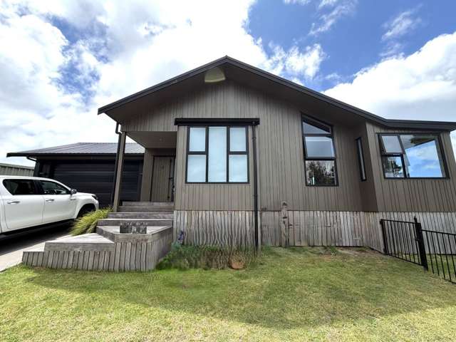 Spacious 4 Bedroom + Office Home in Pauanui