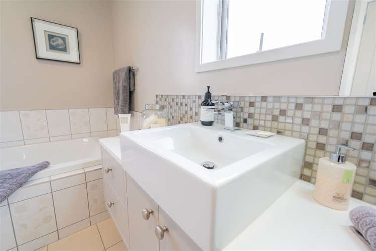 140 Howden Street Te Anau_24