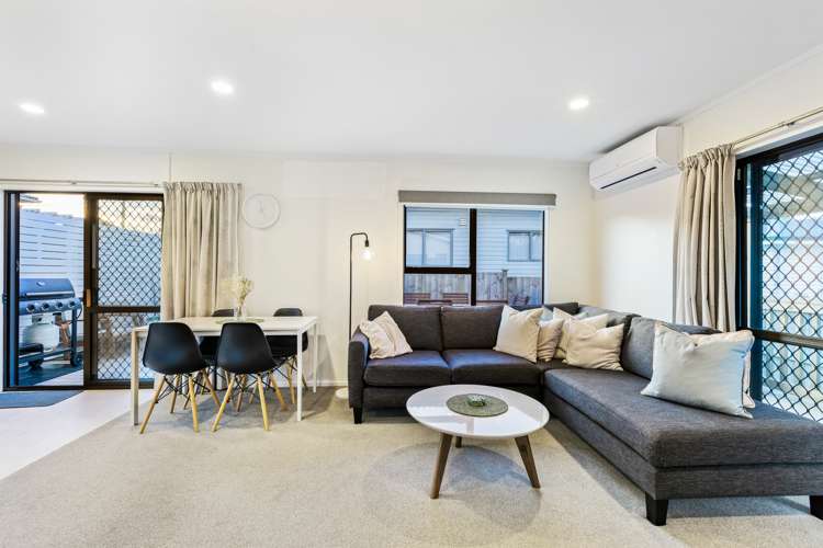 2/7 Eskdale Road Birkdale_8