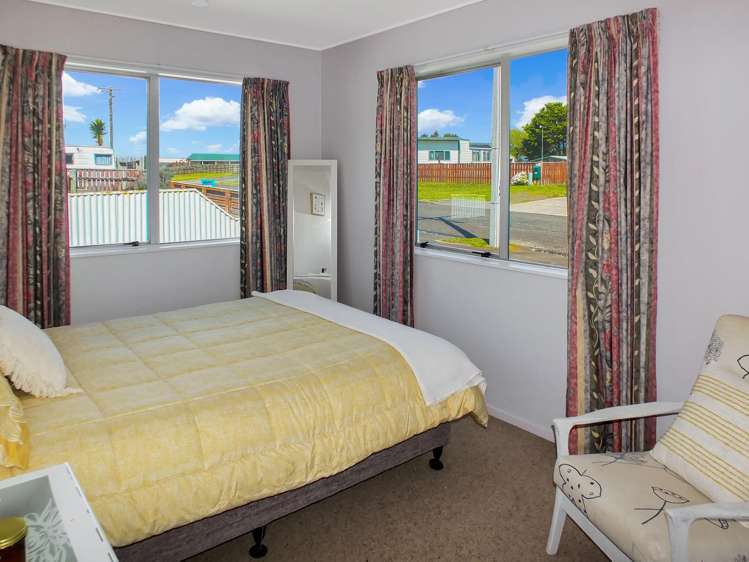 7 Hennessy Street East Foxton Beach_10