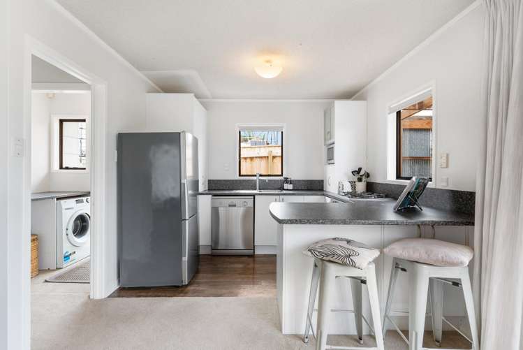 2/141 Verbena Road Birkdale_6